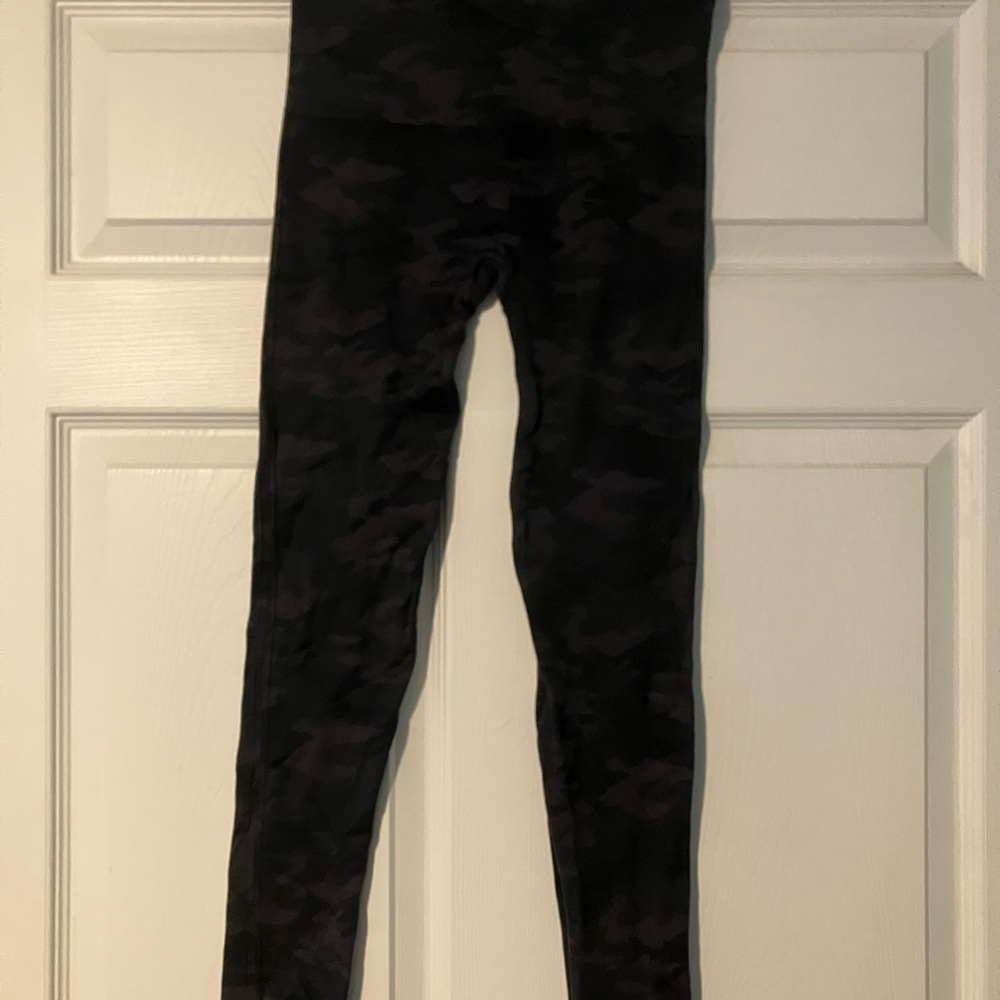SPANX Women's Black Camo Leggings